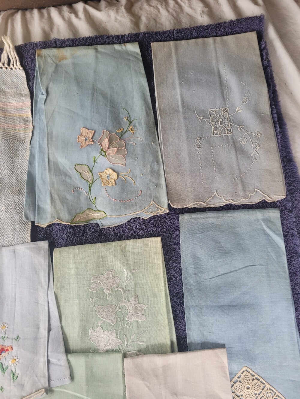 Assorted Blue Linens - Picture 4 of 11